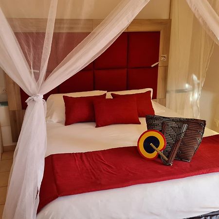 Le Souimanga Bleu Saly Bed & Breakfast Стая снимка