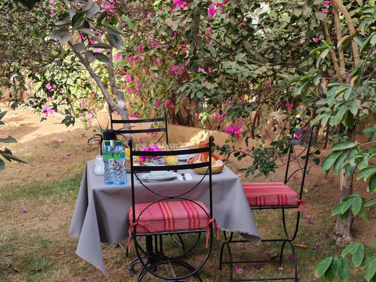 Le Souimanga Bleu Saly Bed & Breakfast Екстериор снимка
