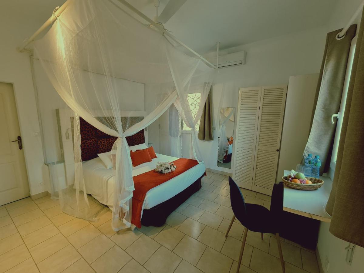 Le Souimanga Bleu Saly Bed & Breakfast Екстериор снимка