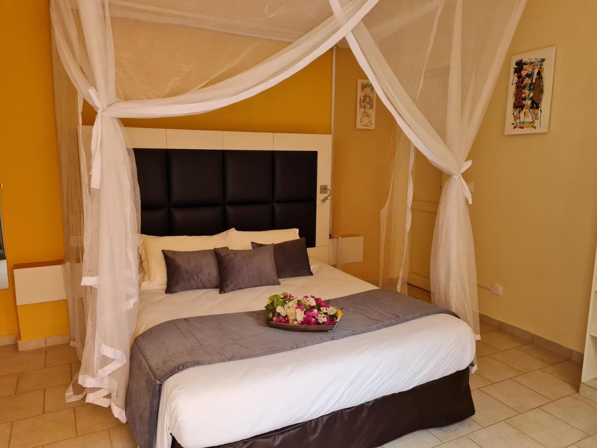 Le Souimanga Bleu Saly Bed & Breakfast Екстериор снимка