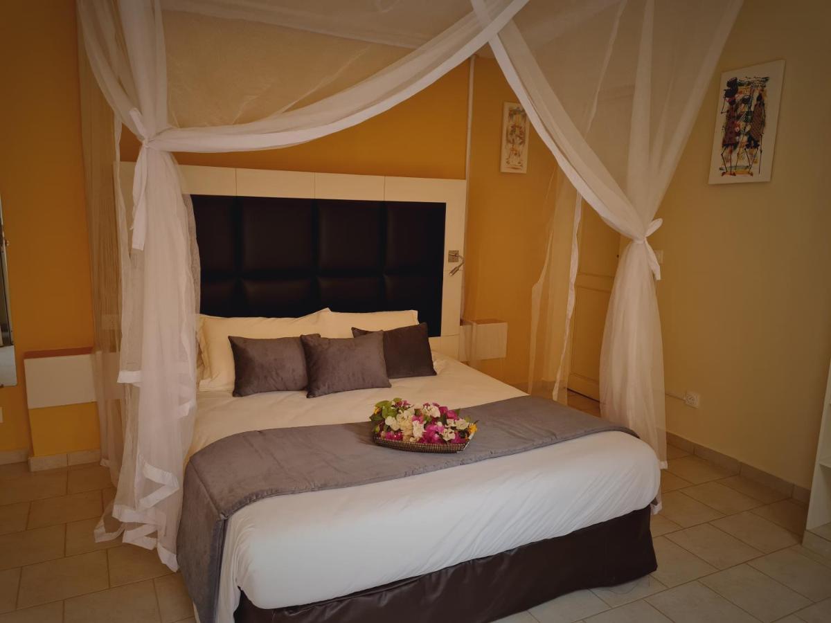 Le Souimanga Bleu Saly Bed & Breakfast Екстериор снимка