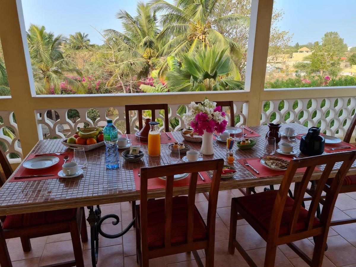 Le Souimanga Bleu Saly Bed & Breakfast Екстериор снимка