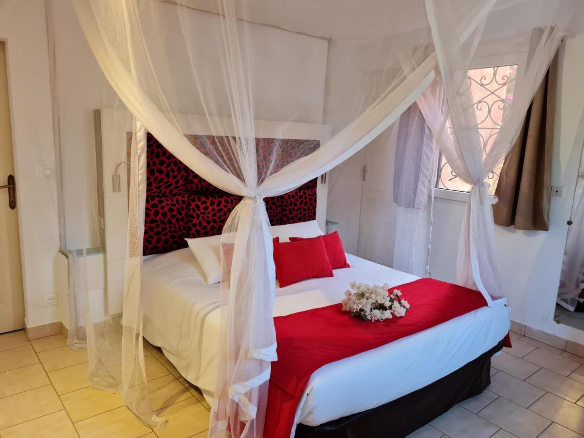 Le Souimanga Bleu Saly Bed & Breakfast Екстериор снимка