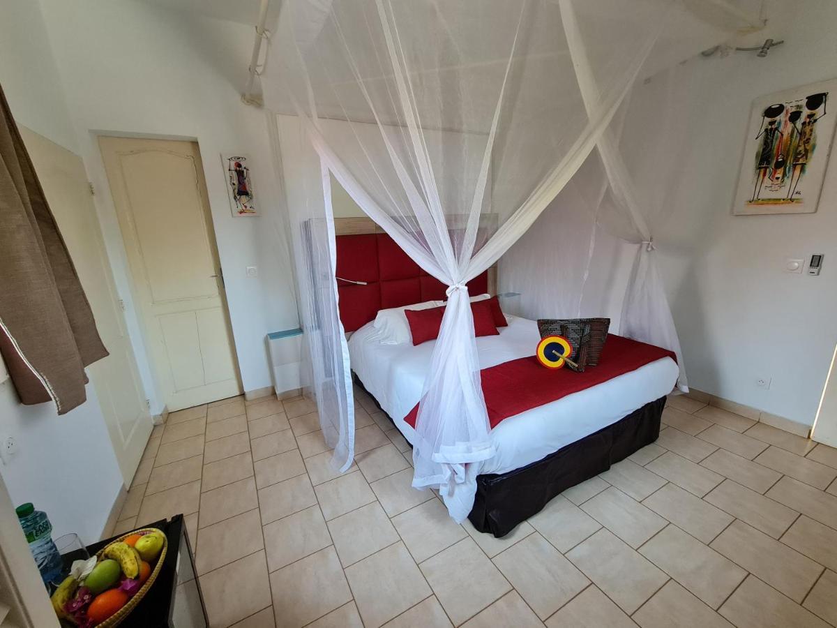 Le Souimanga Bleu Saly Bed & Breakfast Екстериор снимка