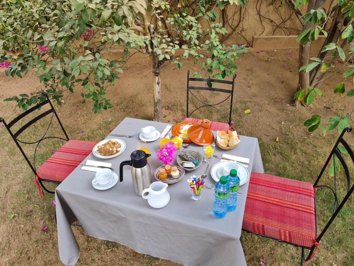Le Souimanga Bleu Saly Bed & Breakfast Екстериор снимка