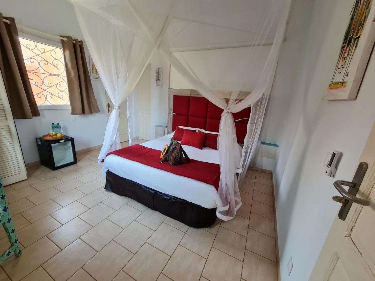 Le Souimanga Bleu Saly Bed & Breakfast Екстериор снимка