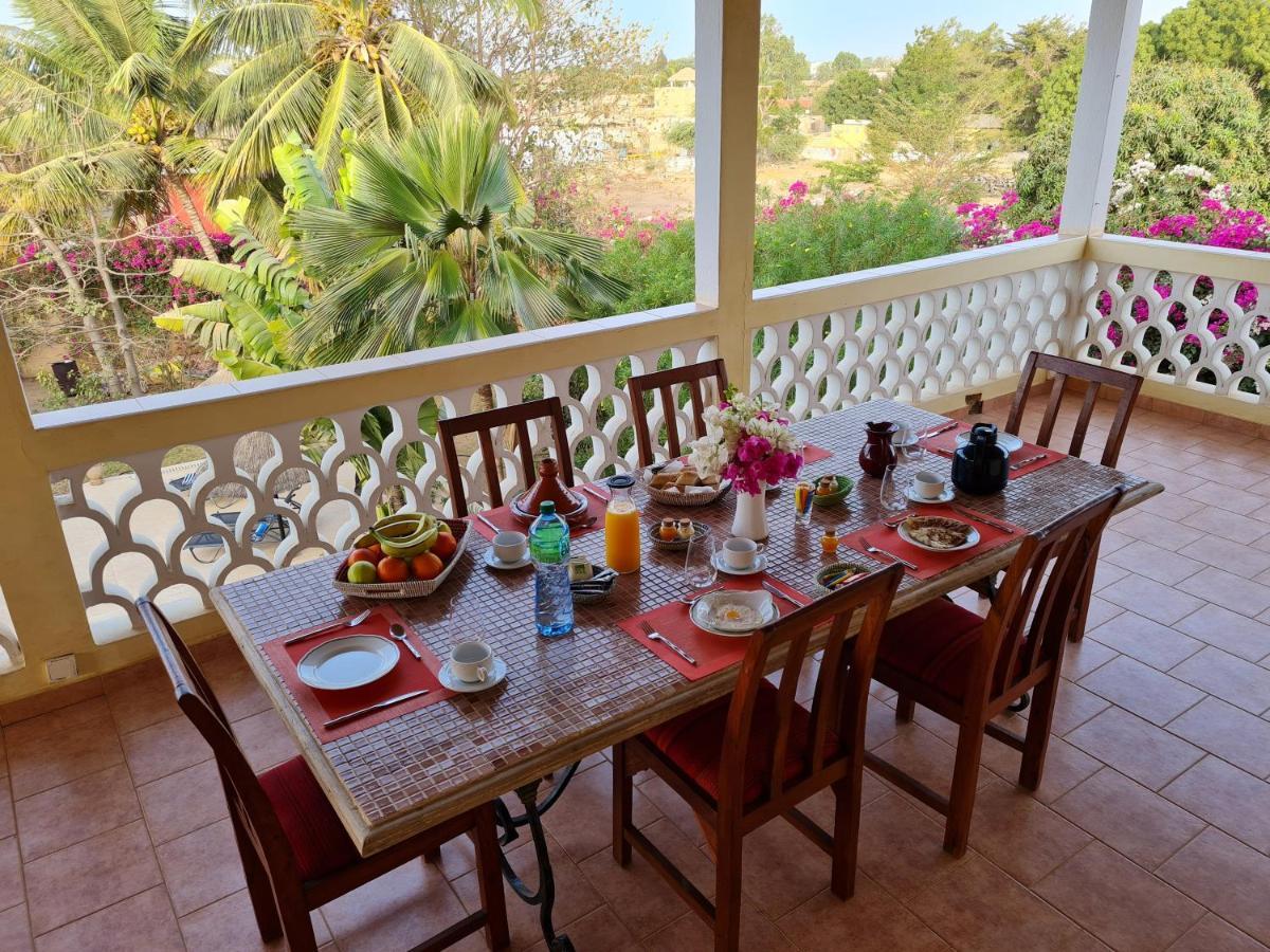 Le Souimanga Bleu Saly Bed & Breakfast Екстериор снимка