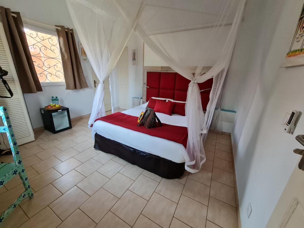 Le Souimanga Bleu Saly Bed & Breakfast Екстериор снимка