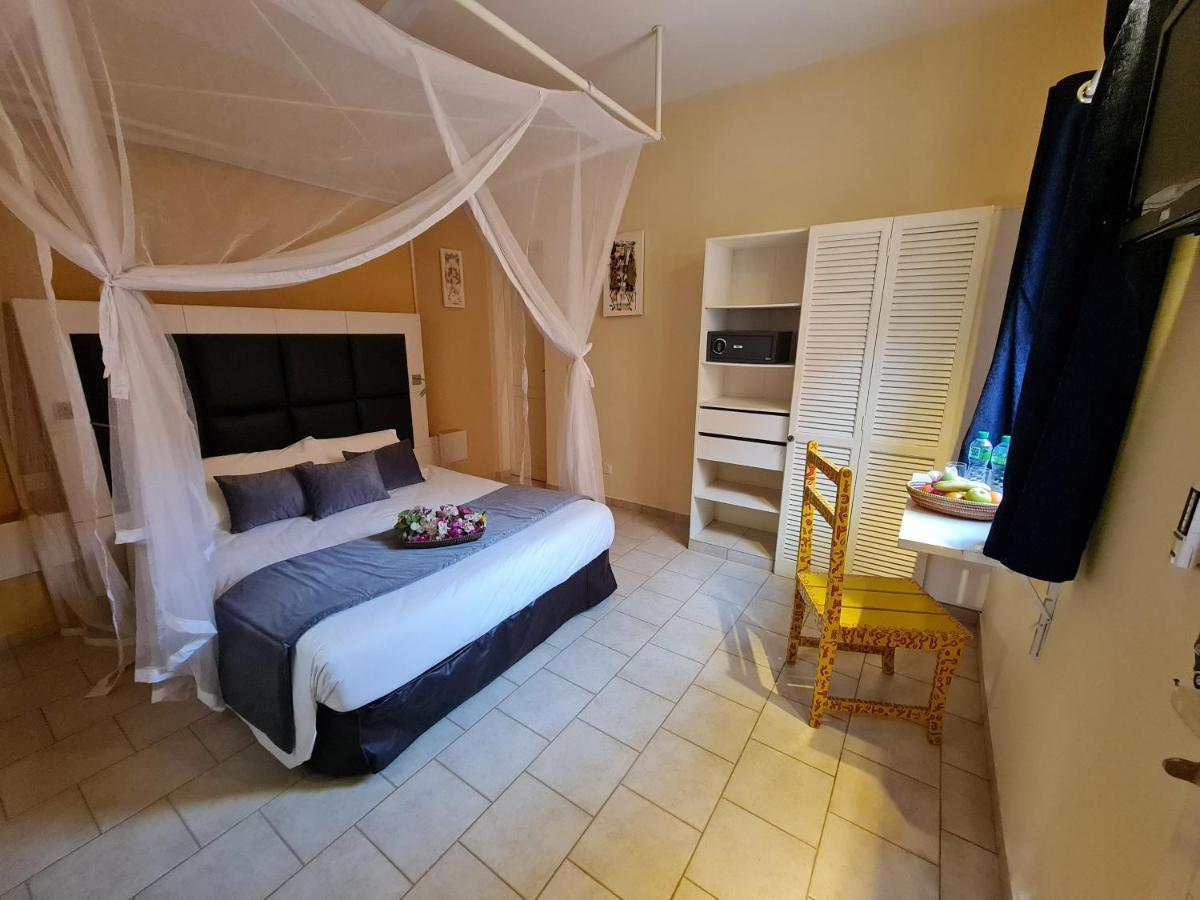 Le Souimanga Bleu Saly Bed & Breakfast Екстериор снимка