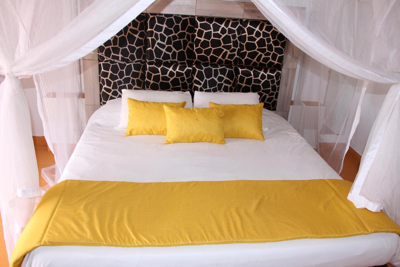 Le Souimanga Bleu Saly Bed & Breakfast Екстериор снимка
