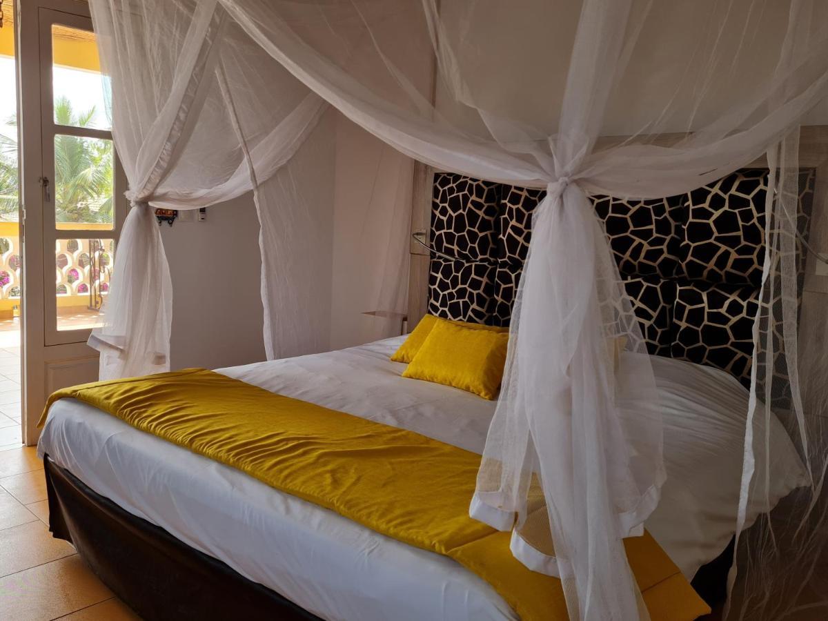 Le Souimanga Bleu Saly Bed & Breakfast Екстериор снимка