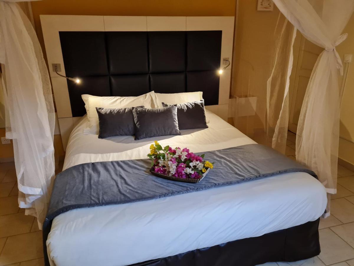 Le Souimanga Bleu Saly Bed & Breakfast Екстериор снимка