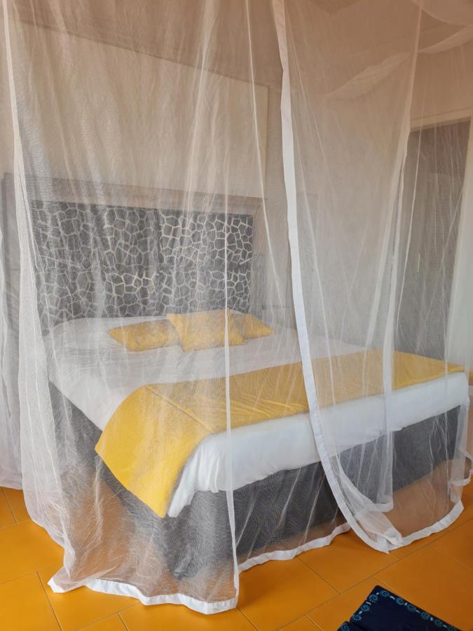 Le Souimanga Bleu Saly Bed & Breakfast Екстериор снимка