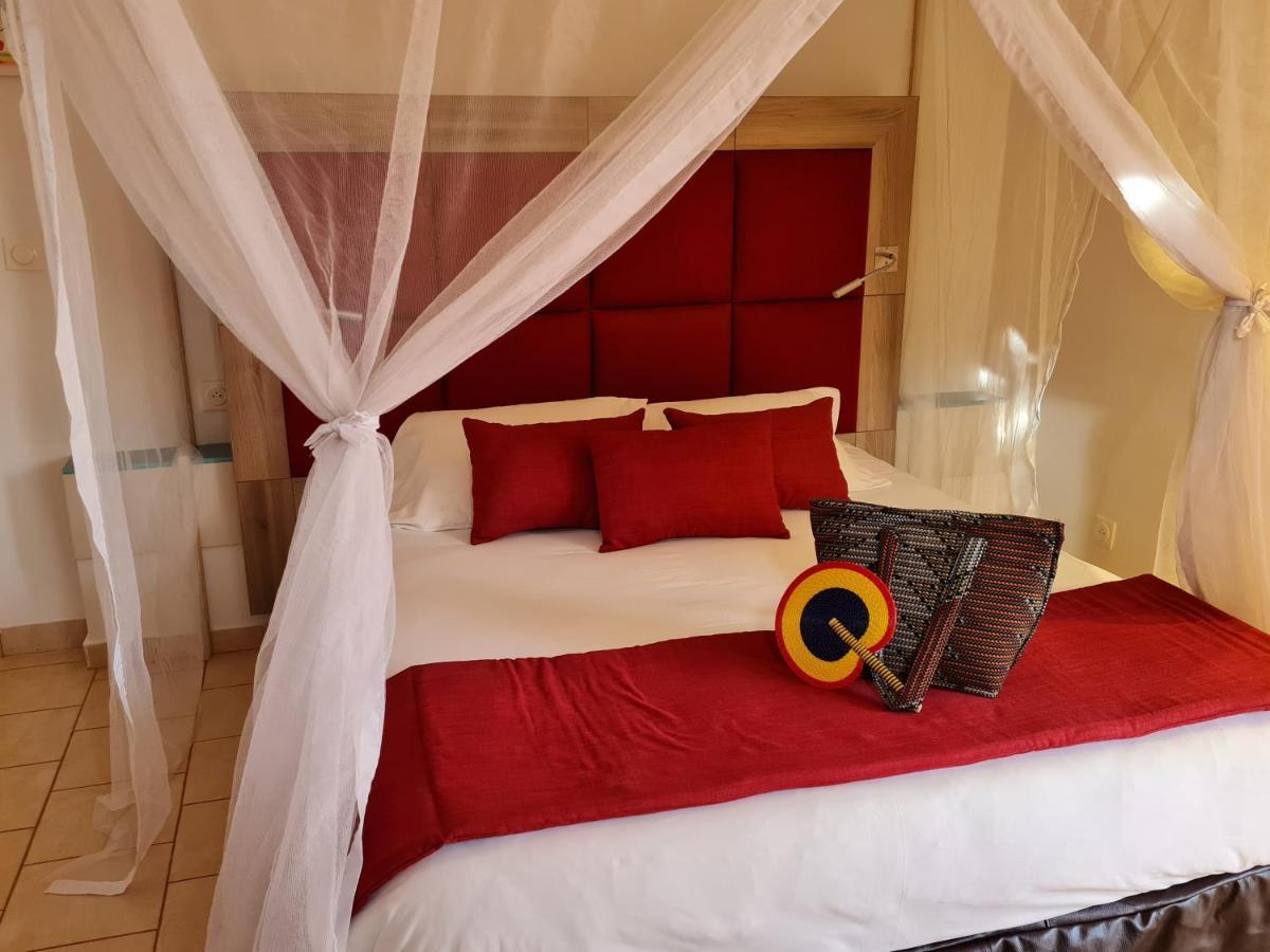 Le Souimanga Bleu Saly Bed & Breakfast Екстериор снимка