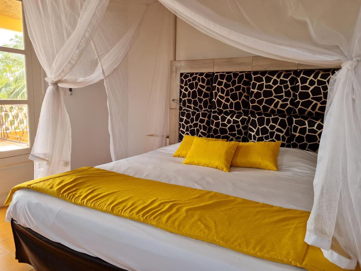 Le Souimanga Bleu Saly Bed & Breakfast Екстериор снимка