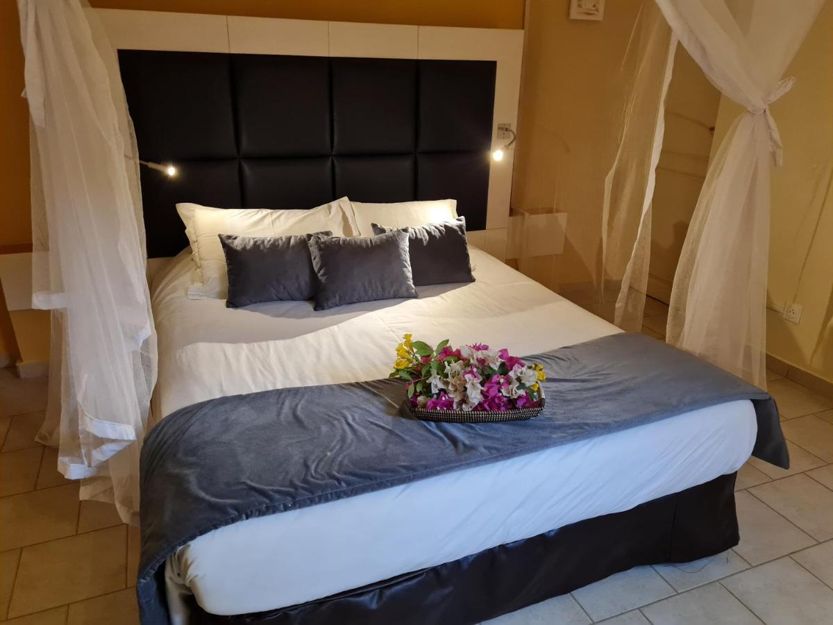 Le Souimanga Bleu Saly Bed & Breakfast Екстериор снимка