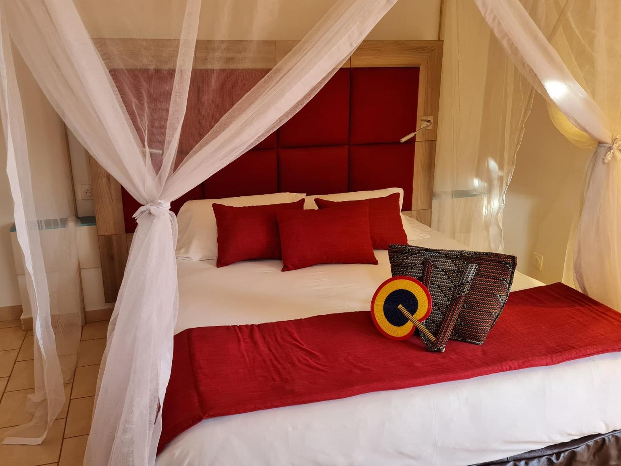 Le Souimanga Bleu Saly Bed & Breakfast Стая снимка